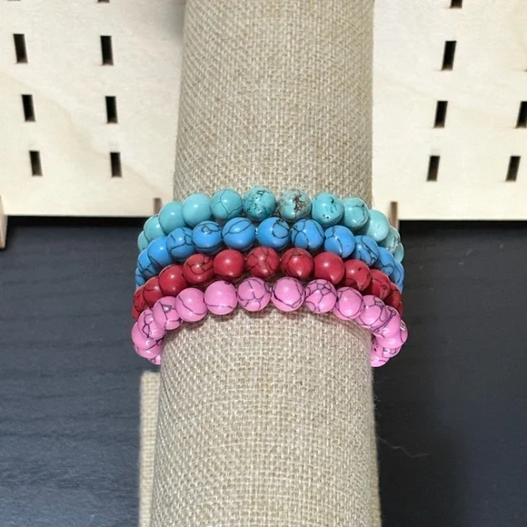 Handcrafted howlite beaded bracelet - Picture 3 of 9